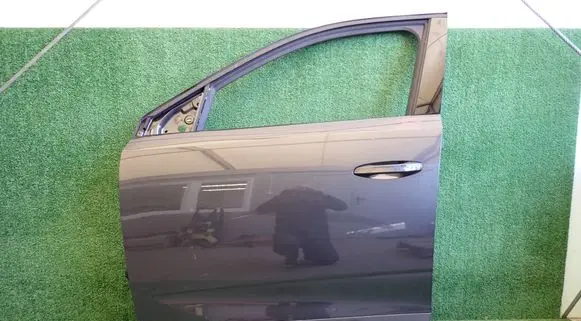 Peugeot 3008 III Front door 