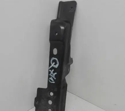 Audi Q7 4L Fender mounting bracket 4L0805698