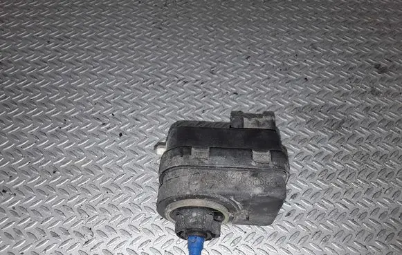 Headlight level adjustment motor