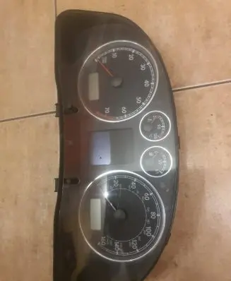 Volkswagen PASSAT B5.5 Speedometer (instrument cluster) 3B0920926 260601051611 VWZ7Z70A3855553