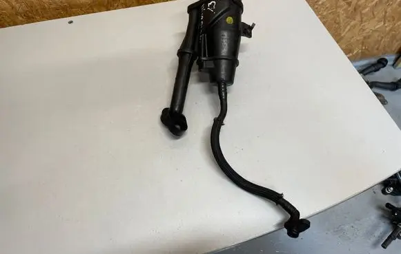 Opel Insignia A Oil breather separator 55575980