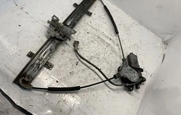 Suzuki Grand Vitara I Front door window regulator with motor
