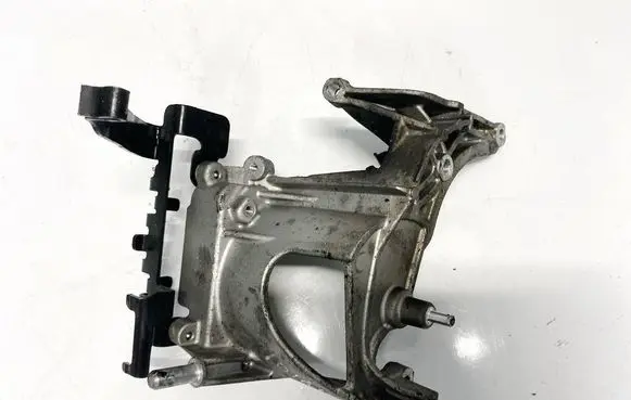 Citroen Berlingo Engine mounting bracket 9672309780 c4003441se