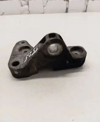 Volkswagen Transporter - Caravelle T5 Engine mounting bracket 7H0199207B
