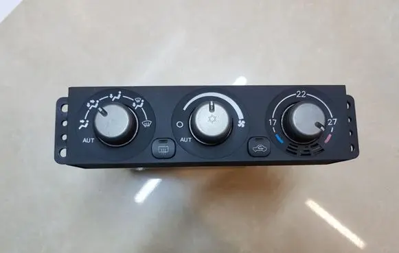 Mitsubishi Pajero Climate control unit MR958005