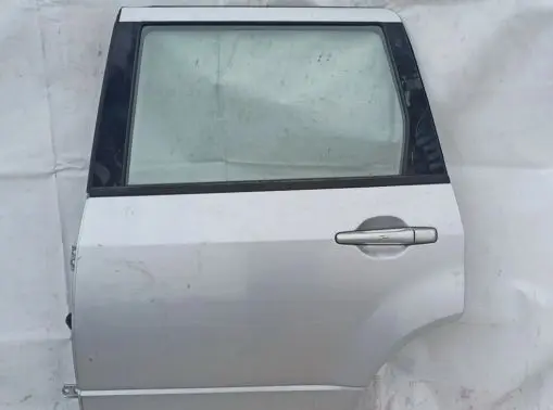 Mitsubishi Outlander Rear door Sidabrine