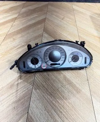 Mercedes-Benz E W211 Speedometer (instrument cluster) A2115402548 110080292