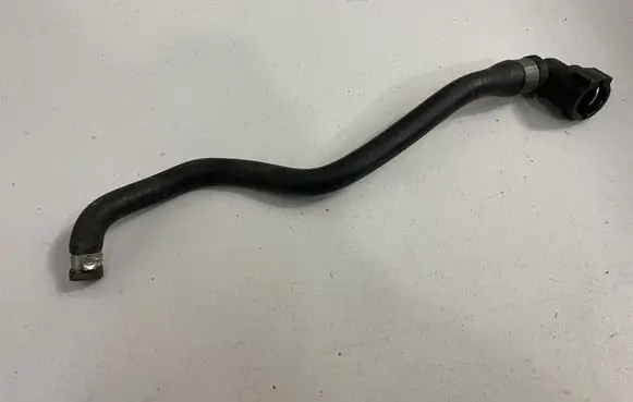 Engine coolant pipe/hose