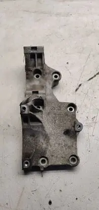 Volkswagen PASSAT B6 Generator/alternator bracket 03g903143f