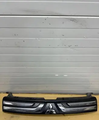 Mitsubishi Outlander Front grill 7405A743