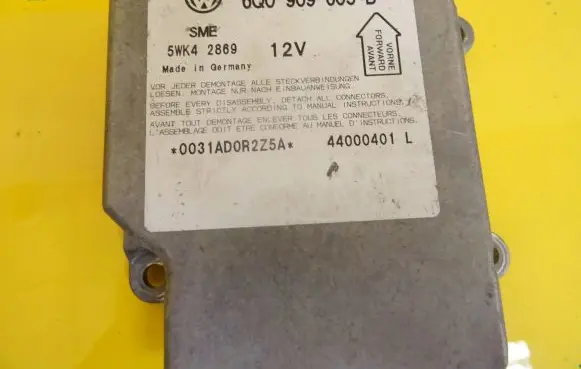 Volkswagen PASSAT B5 Airbag control unit/module 6Q0909605B