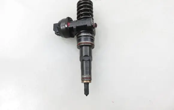 Volkswagen Golf IV Fuel injector 0414720213 038130073AQ