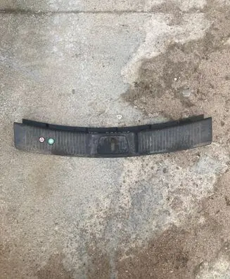 Trunk/boot sill cover protection