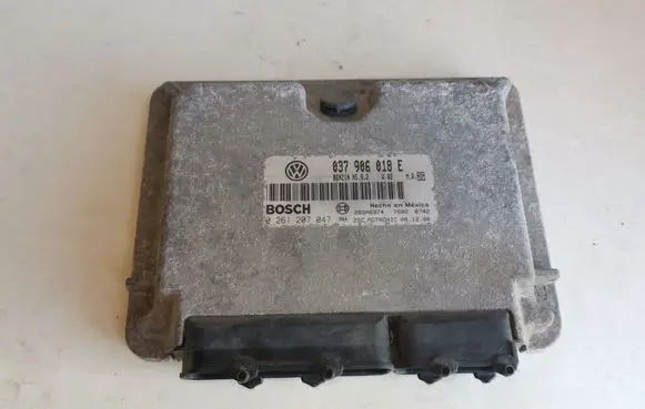 Volkswagen Golf IV Engine control unit/module 037906018E 0261207047