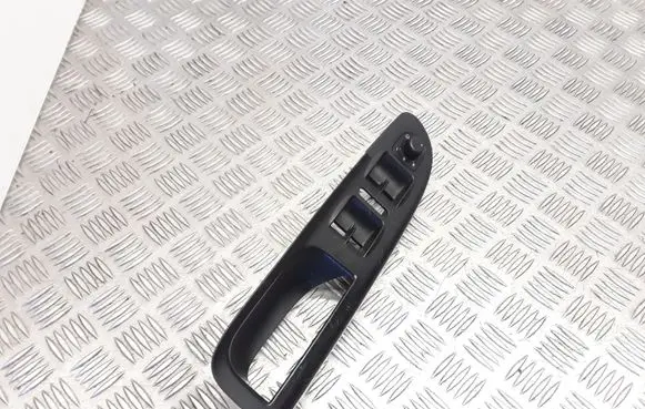 Volkswagen PASSAT B6 Front door window switch trim 3C1867171B
