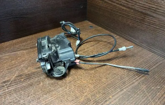 Mercedes-Benz Vito Viano W639 Front door lock A2C53090790