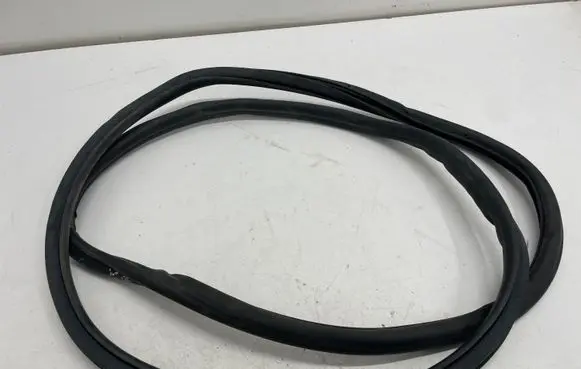 Opel Mokka X Rear door rubber seal (on body) 