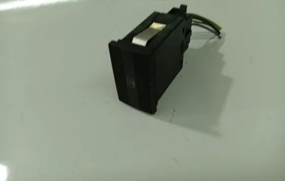 Volkswagen PASSAT B4 Windscreen/window heater switch 