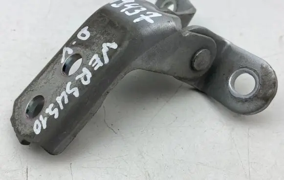 Toyota Verso Front door upper hinge