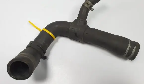 Mercedes-Benz E C207 W207 Engine coolant pipe/hose
