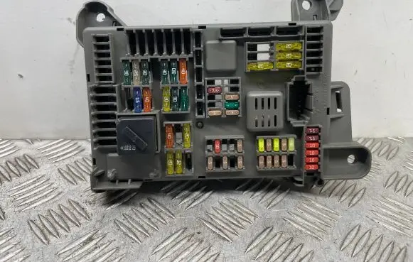 BMW X6 E71 Fuse module 6931687