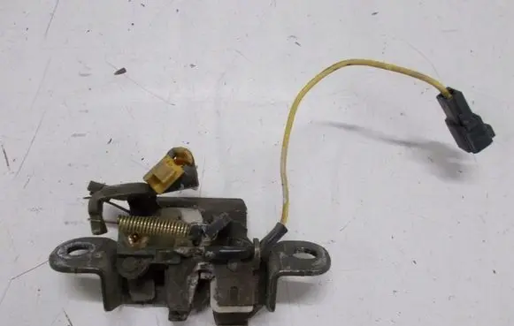 Mazda 626 Tailgate/trunk/boot lock/catch/latch 