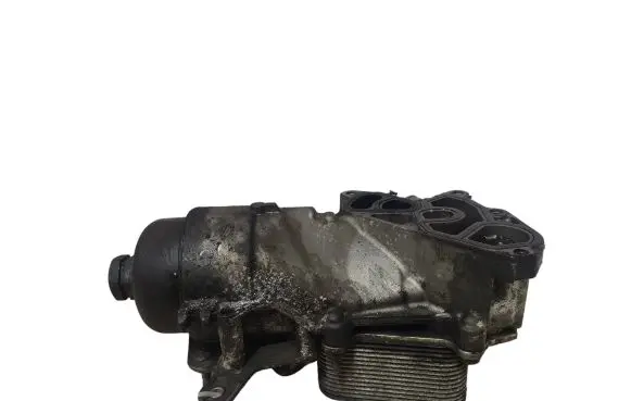 Peugeot 5008 Oil filter mounting bracket