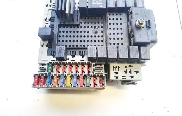 Volvo V70 Fuse box set 8622520