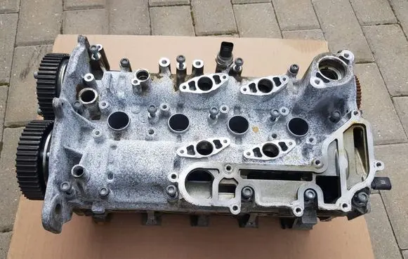 Volkswagen Golf VII Engine head 05E103404F