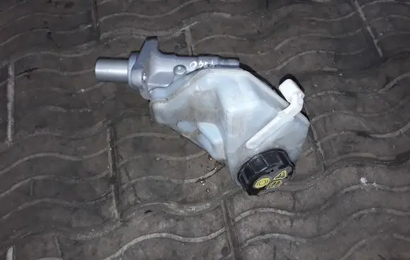 Volvo S60 Master brake cylinder 03350885571