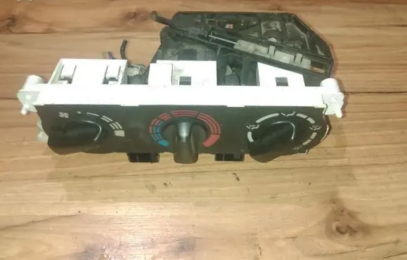 Nissan Primera Climate control unit