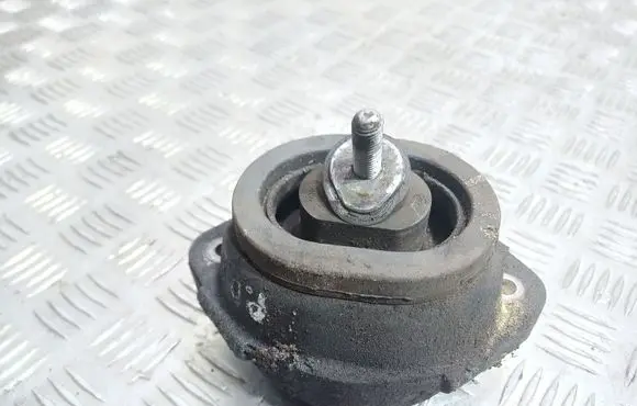 BMW X5 E53 Engine mount bracket 6758430