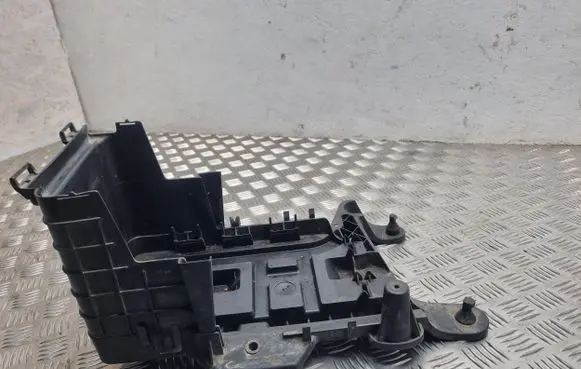 Volkswagen Golf V Battery tray 1K0915333C