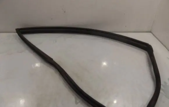 Chevrolet Captiva Front door rubber seal 