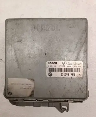 BMW 5 E39 Engine control unit/module 2246763 0281001373