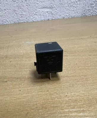 Audi A6 S6 C5 4B Other relay A0025421319 F28