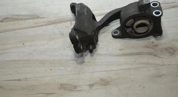 Nissan Murano Z51 Engine mounting bracket