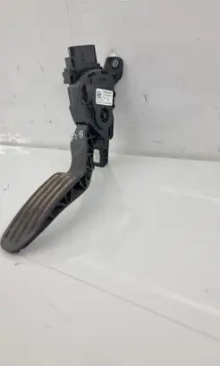 Volvo V60 Accelerator throttle pedal 31329060