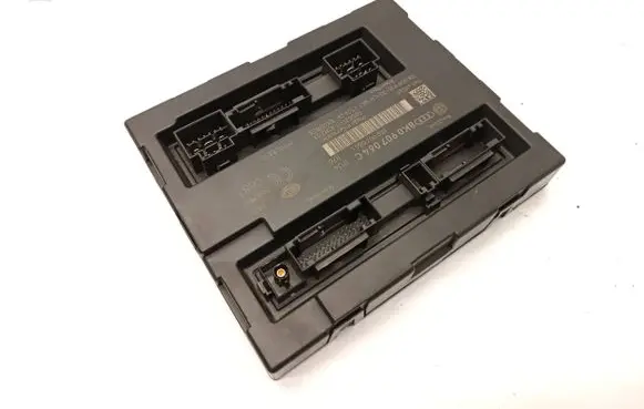 Audi A4 S4 B8 8K Comfort/convenience module 8K0907064C 5DK009918