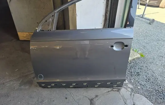 Audi Q7 4L Front door