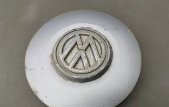 Volkswagen Golf II Original wheel cap 1H0601149B 1H0601151B
