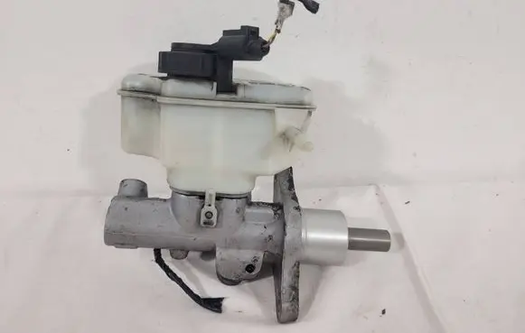 Master brake cylinder