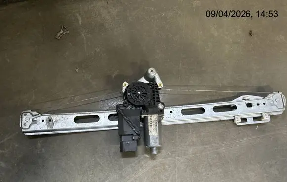 Mercedes-Benz A W168 Front door window regulator motor 1688201042 A1688201042