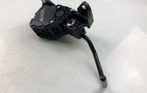 Lexus ES 300h Accelerator throttle pedal 7811033170