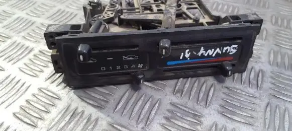 Nissan Sunny Climate control unit
