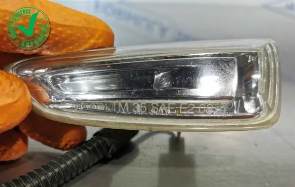 Opel Astra J Front fender indicator light 13273103