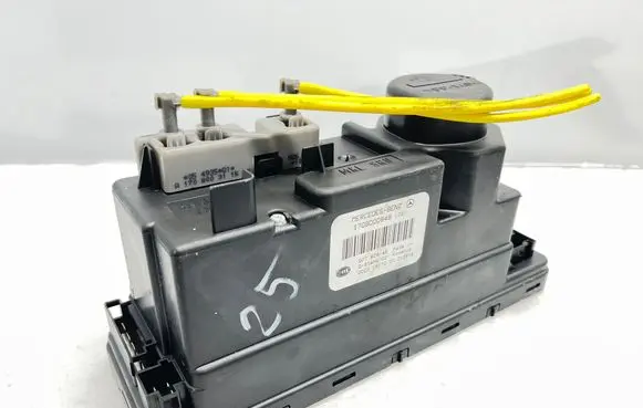 Mercedes-Benz SLK R170 Central locking vacuum pump 1708000848
