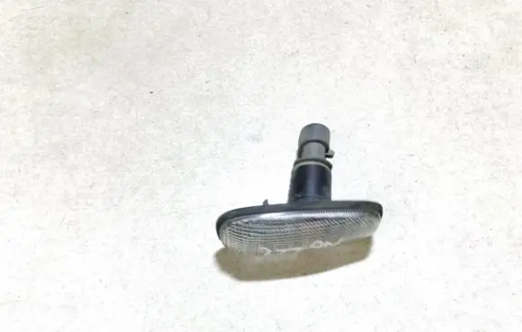 Front fender indicator light