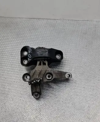 Renault Clio IV Engine mount bracket 112845638R