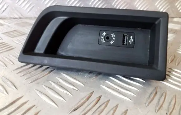 BMW 1 F20 F21 AUX in-socket connector 9229246